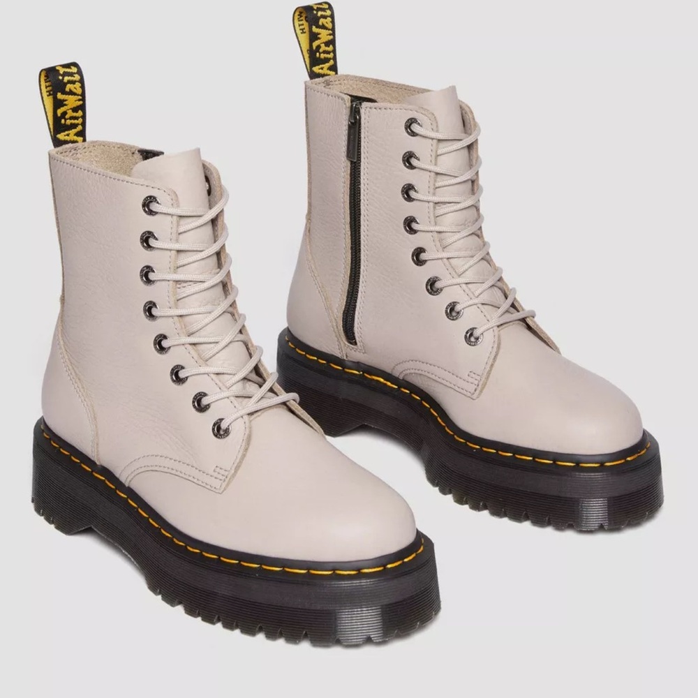 Dr. Martens Jadon Platform Boots 🤎